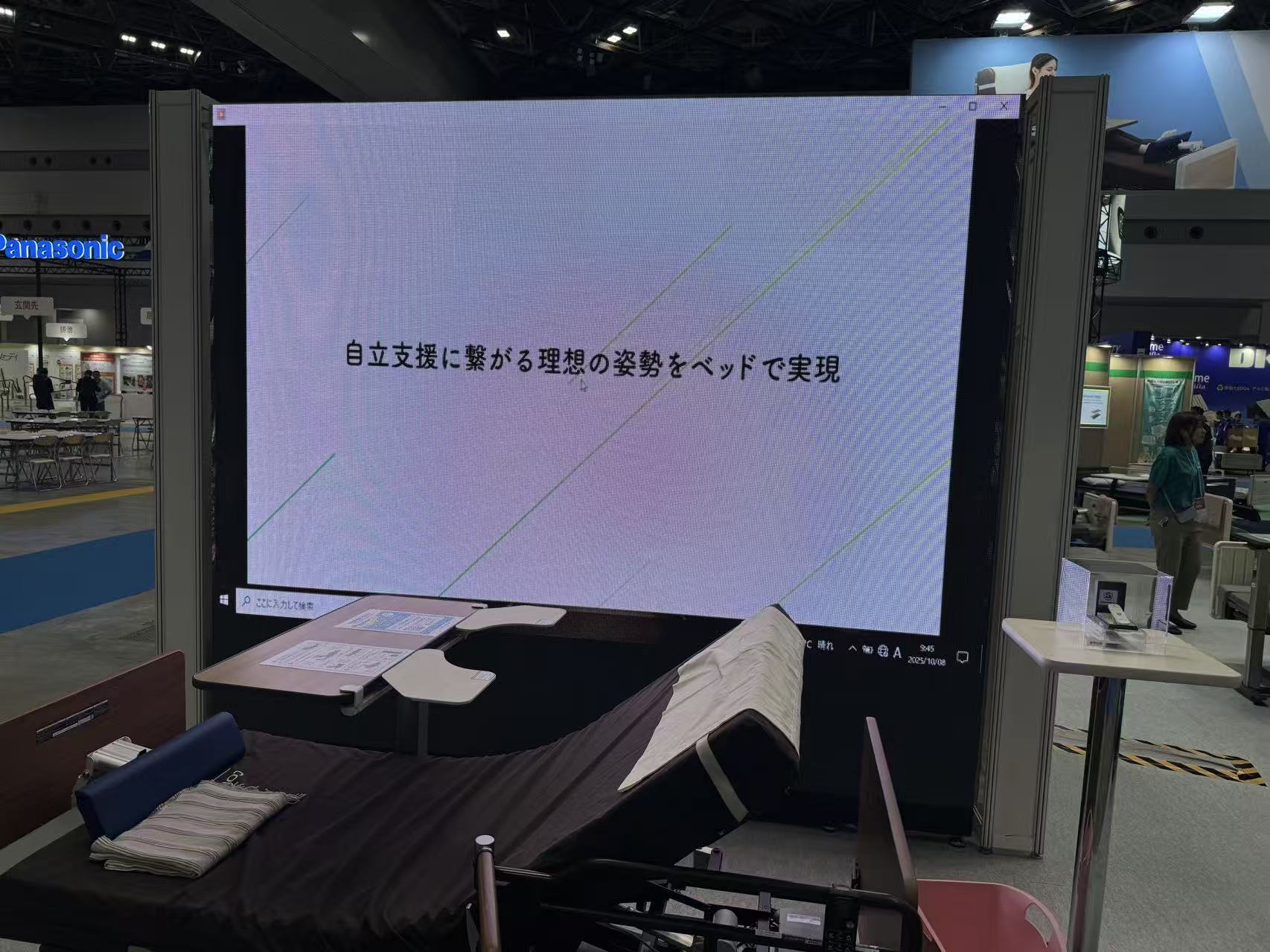 国際展示会 LEDパネル設置作業