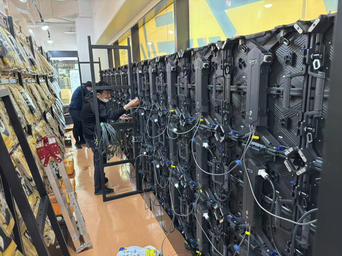 店舗デジタルサイネージ導入事例 施工中